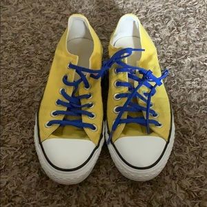 Converse Tennis Shoes